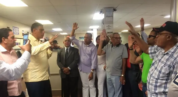 180 dirigentes y miembros del PLD renuncian para apoyar a Luis Abinader