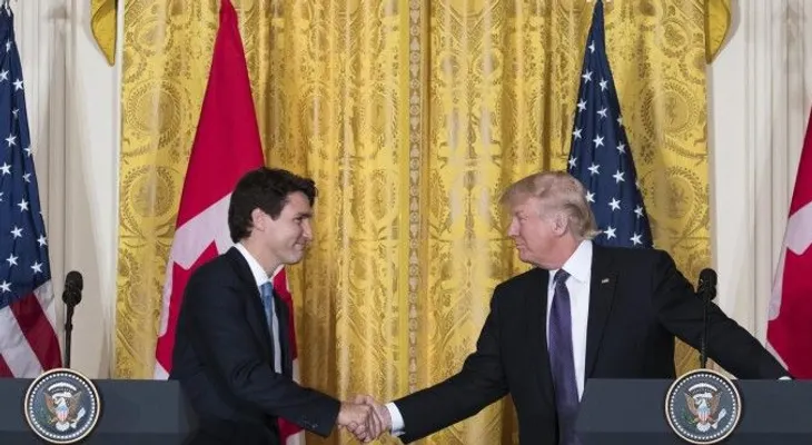 Trump defiende su restrictiva política migratoria y Trudeau su aperturismo