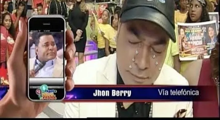 El Pachá llora al escuchar a Jhon Berry, quien botó como un "perro" de su programa