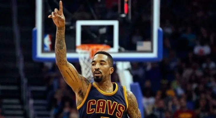 LeBron, Smith y Cavs salen delante de Hawks