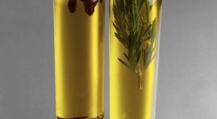 Mezcla de aceite de pescado y de oliva para la pérdida del cabello 