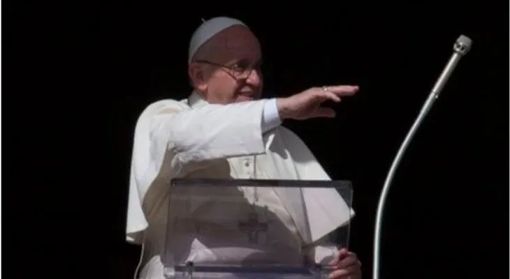 El papa Francisco bautiza a 26 bebés e insta a madres a amamantar