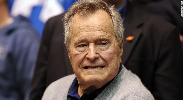 Hospitalizan al expresidente de EE.UU. George H. W. Bush