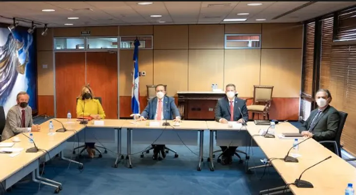 Valdez Albizu se reúne con embajador de Francia; destaca fortaleza economía dominicana y seguridad del país para la inversión 