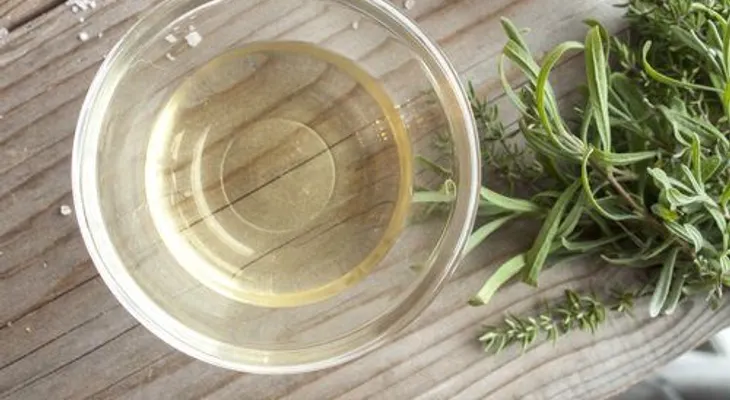 5 tratamientos naturales para eliminar la caspa