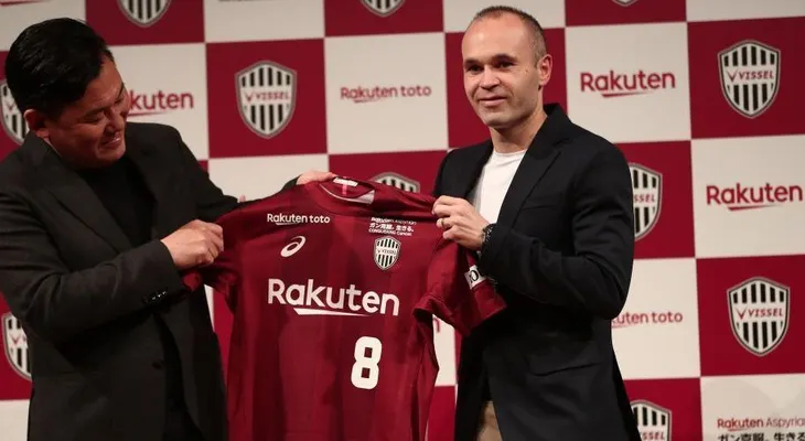 Andrés Iniesta firma con el club japonés Vissel Kobe