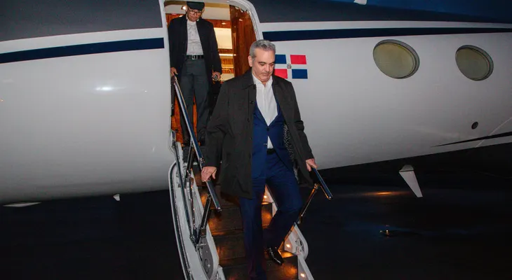 Abinader llega a Washington D. C. para participar en Cumbre