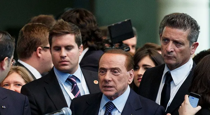 Hospitalizan al ex primer ministro italiano Silvio Berlusconi