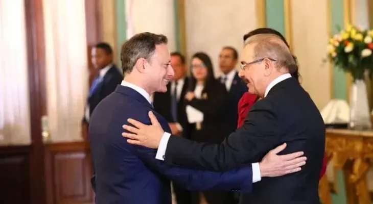 Alain estaba "tan pegado" que Danilo le aprobó "con una nota manuscrita" un proyecto por más de 10 mil millones