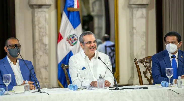 Presidente Abinader recibe a 290 representantes de juntas vecinos de Monseñor Nouel