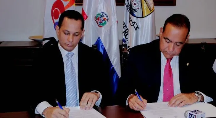 Ministerio de la Juventud firma acuerdo con UNIBE