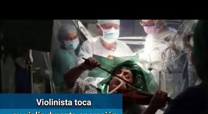 Una violinista con un tumor cerebral toca durante su operación de cerebro, para salvar sus manos