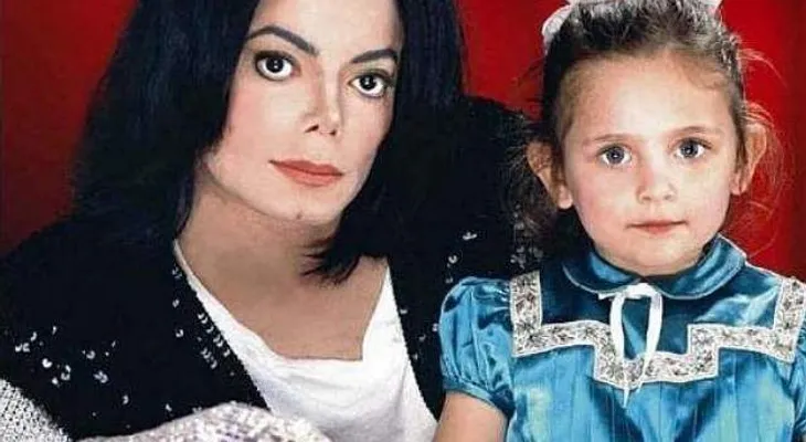 ¿Está vivo? Michael Jackson reaparece en una selfi de su hija