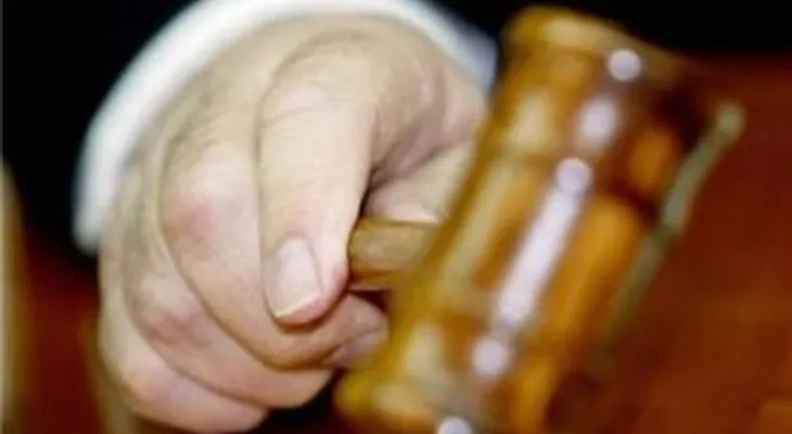 4 años de cárcel a secretaria que robaba en empresa que laboraba