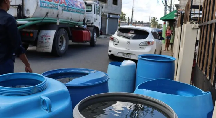 Residentes de Las Charcas denuncian dos meses sin agua potable por avería en bomba de CORAASAN