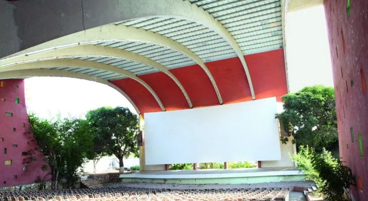 Al rescate de las históricas y deslumbrantes salas de cine de Angola