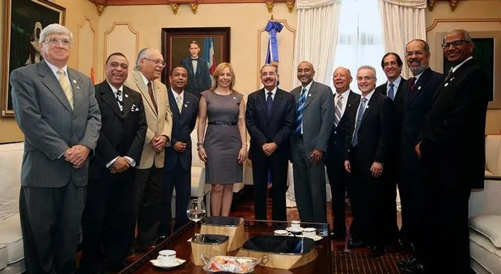 Consejo Directivo de ADORA visita al presidente Danilo Medina 
