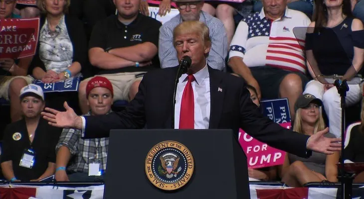 Trump ahora quiere agregar paneles solares al muro fronterizo para que se pague solo