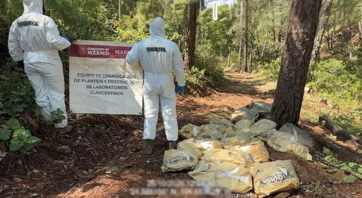 México desmantela dos laboratorios y decomisa 1,5 toneladas de metanfetamina en Durango