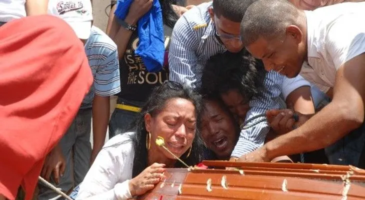 Familiares de estudiante ultimado por policías piden justicia 