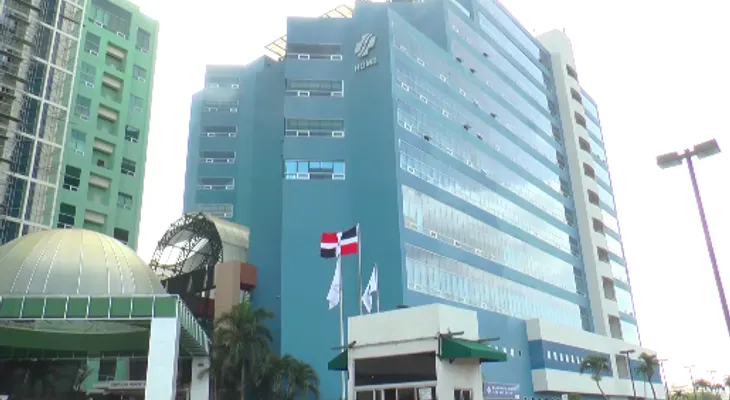 Hospital Metropolitano de Santiago se disculpa por confusión en entrega de bebés