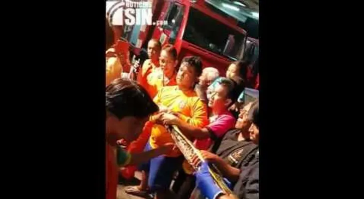 Serpiente de ocho metros aparece en un restaurante