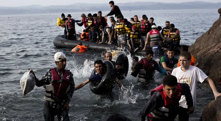Otra precaria embarcación cargada con más de 100 inmigrantes se hunde cerca de Grecia