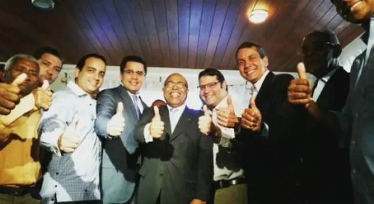 Alfredo Pacheco pasa al PRM; perremeístas le dan la bienvenida