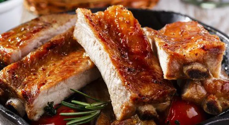 Costillas de cerdo al horno con miel y mostaza
