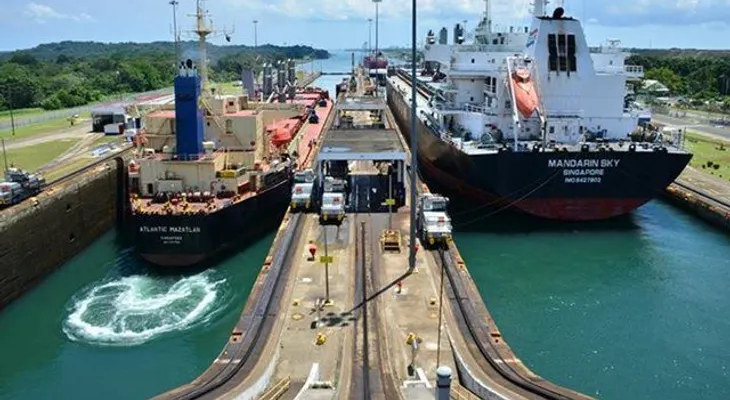 Entran en vigor los nuevos peajes del Canal de Panamá validos para ampliación