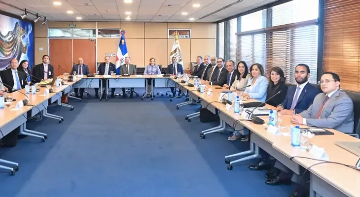 Valdez Albizu y ministro Magín Díaz se reúnen con misión Artículo IV del FMI