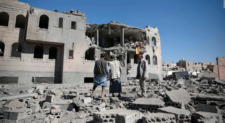 Al menos 18 muertos en Yemen por un ataque aéreo en una estación de gasolina 
