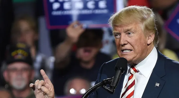 Crecen las voces republicanas que exigen la renuncia de Trump por el video sobre sus devaneos