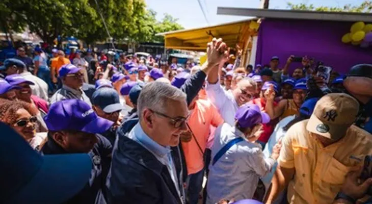 Gonzalo Castillo recorre Barahona y enfoca su discurso en el agro y la presa de Monte Grande