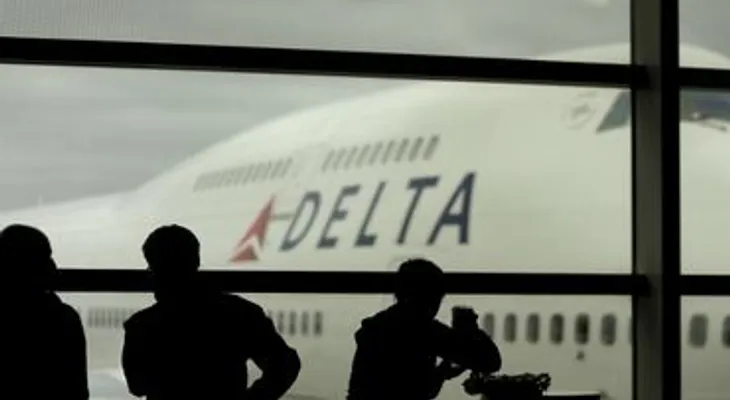 Avión de Delta realiza aterrizaje de emergencia en Denver 
