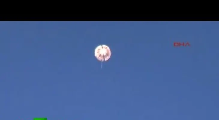 Pilotos rusos recibidos a tiros mientras desciendían en paracaídas