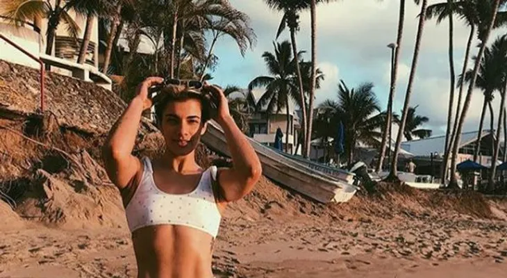 Nashla Bogaert muestra su cuerpazo disfrutando del sol y la playa