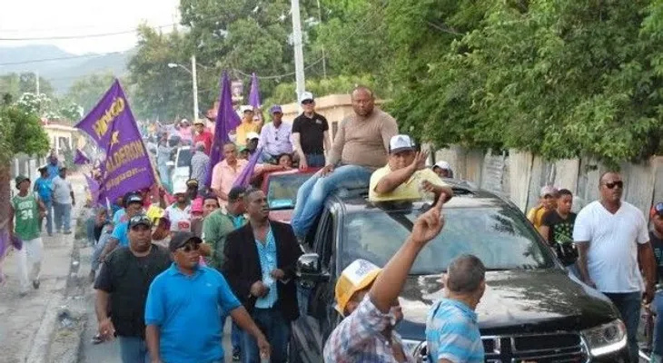 Rafael Hidalgo realiza marcha caravana en Azua