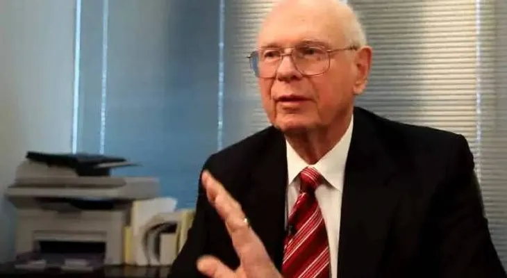 Ex ministro canadiense revela hay aliens entre humanos y que algunos son malignos