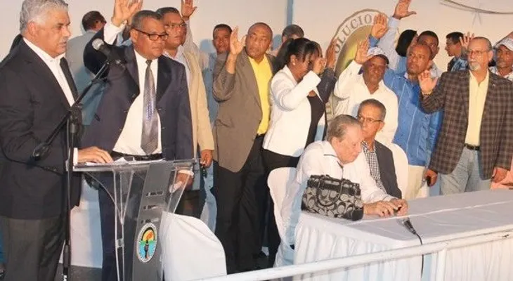 PRD juramenta dirigentes del PRM y PRSD
