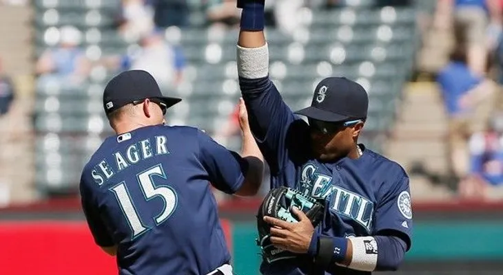 Canó pegó su cuarto jonrón y establece una marca