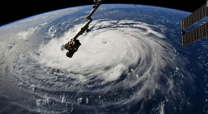 El huracán Florence se acerca a categoría 5: más de 1 millón de personas evacuadas