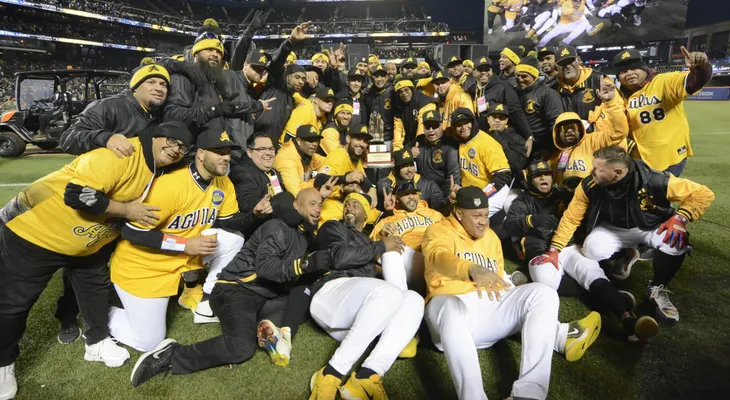 Equipo de "enanos" se coronan campeones serie Titanes del Caribe, con barrida sobre Tigres 