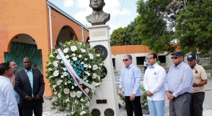 Autoridades y personalidades rinden tributo al padre del deporte mocano