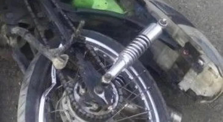 Muere estadounidense al deslizarse en motocicleta que viajaba
