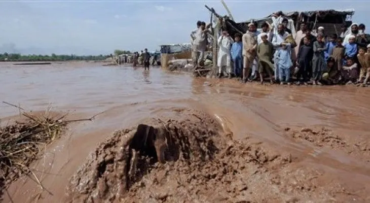Rescatistas recuperan 23 cuerpos tras lluvias en Pakistán
