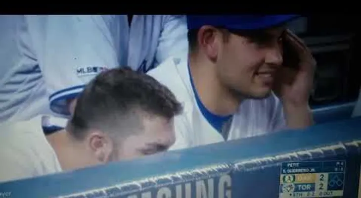 Vladimir Guerrero Jr conecta doble en su debut en GL y contribuye al triunfo de Toronto