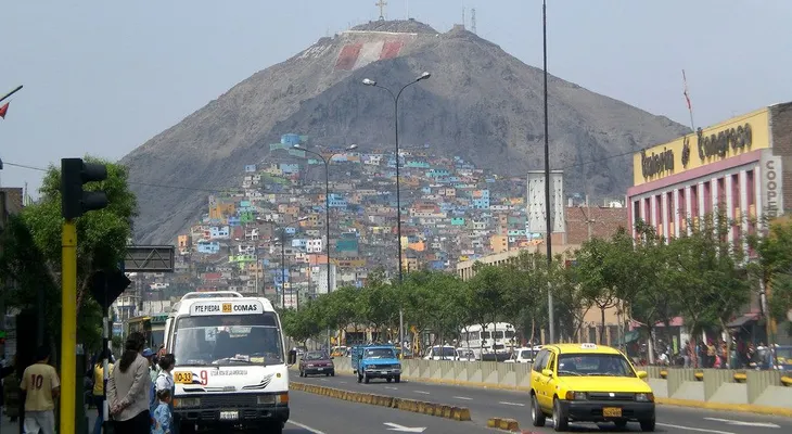 Al menos 8 muertos y 36 heridos por ccidente de bus turístico en Perú 