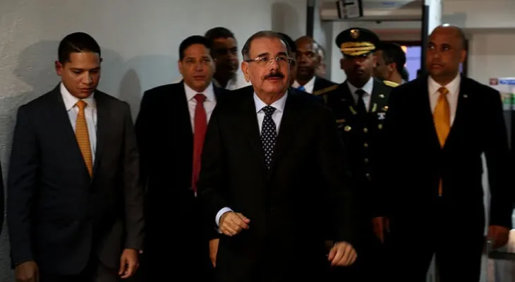 Danilo Medina sale hacia el Vaticano; el Papa Francisco lo recibirá el viernes