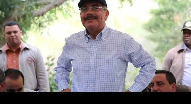 Danilo dona planta empacadora a productores en Ocoa
